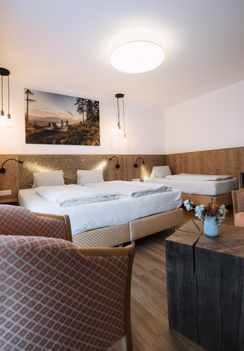 Bedroom 3, Hotel Zur Post, Spittal an der Drau
