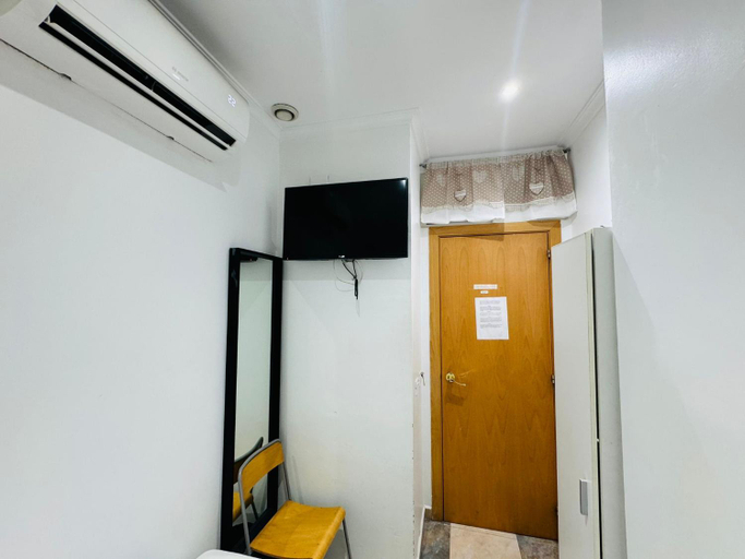 Others 2, Hostal Mont Thabor, Barcelona