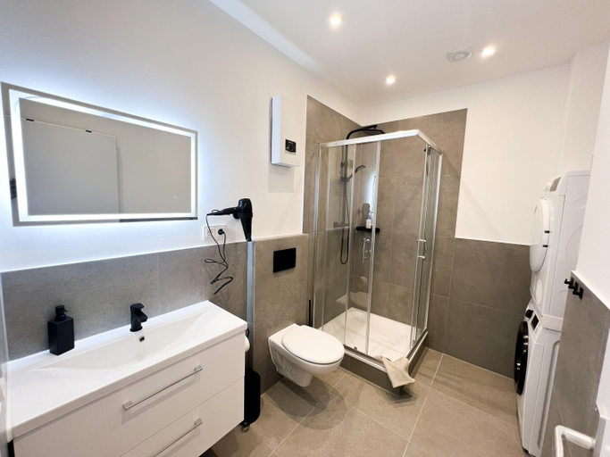 Shower 4, Vibehome Dusseldorf - Little Tokyo, Düsseldorf