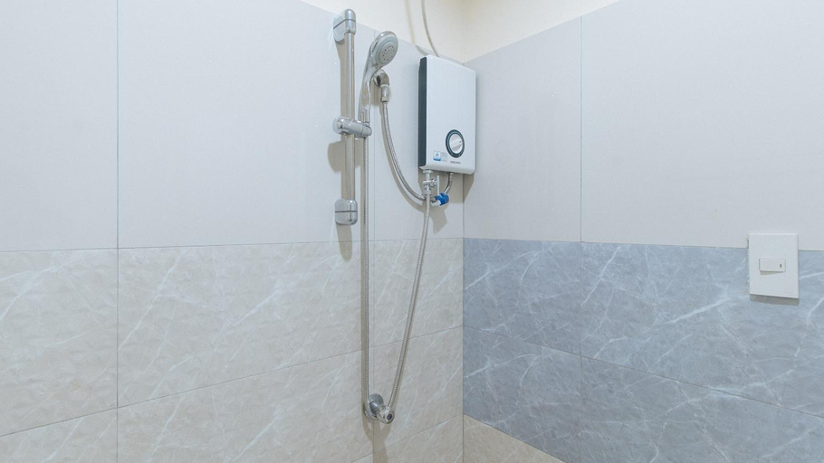 Bathroom 12