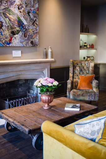 Public Area 3, Kings Head, Gloucestershire