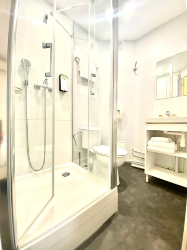 Bathroom 4, Brit Hotel Lyon Nord Dardilly, Rhône