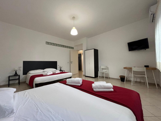 Others 4, Peppe's Bed, Rome
