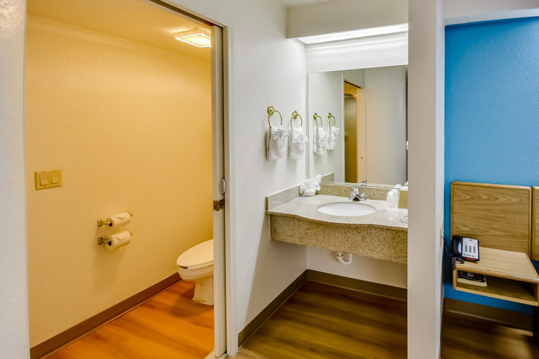 Bathroom 4, Motel 6 Katy, TX - Houston, Houston
