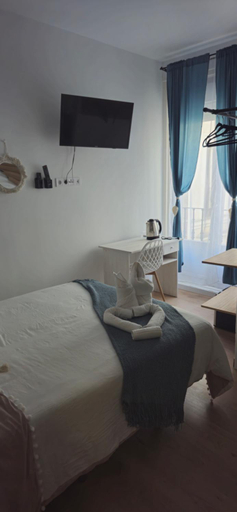 Others 4, Habitaciones Universal, Madrid