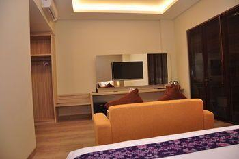 Bedroom 13