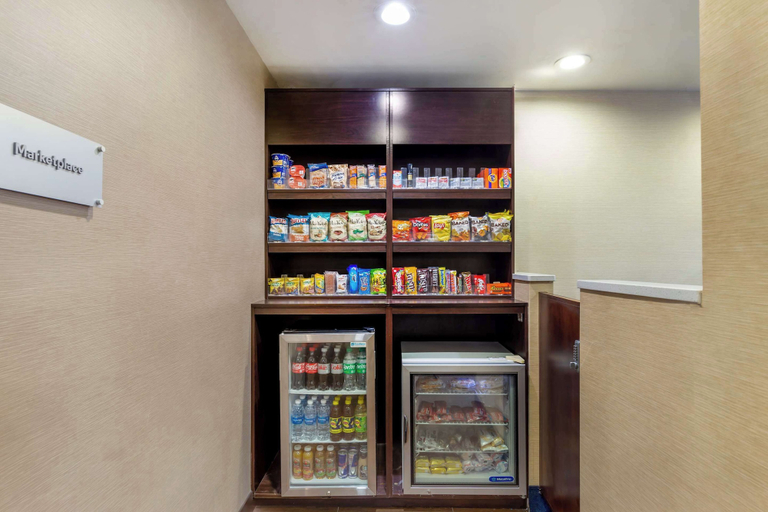 Food & Drinks 5, Comfort Suites Hanes Mall, Forsyth