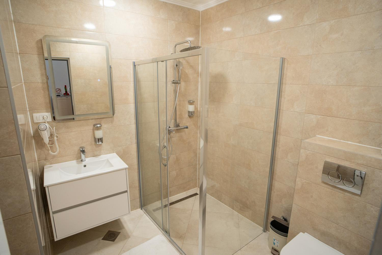 Bathroom 2, Villa Milan