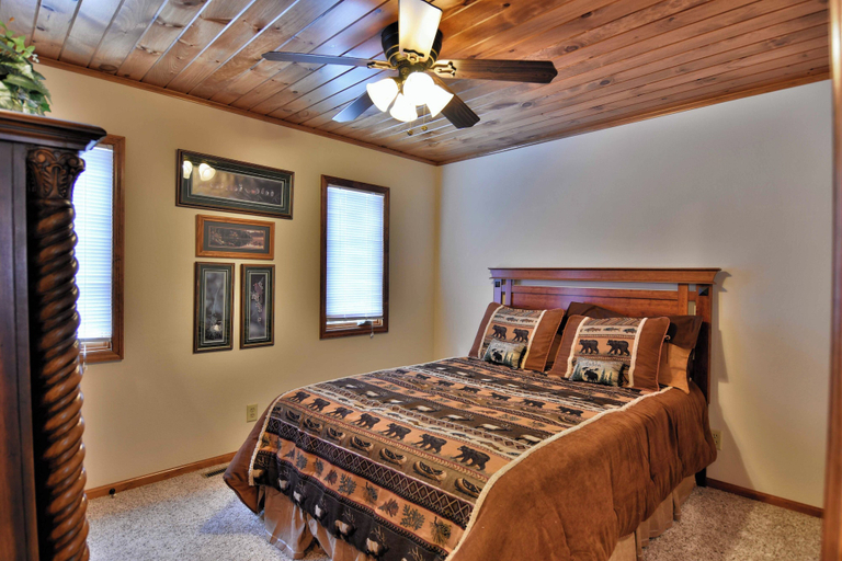 Bedroom 2, Peace of Mind on Namakagon, Bayfield