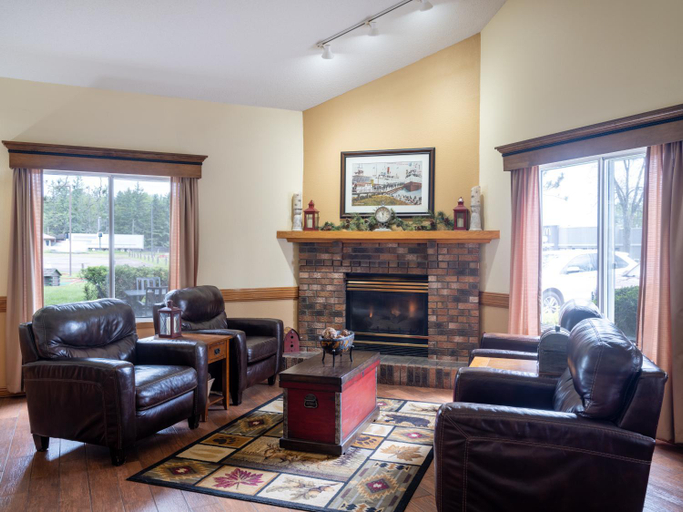 Public Area, Country Inn Two Harbors, Lake