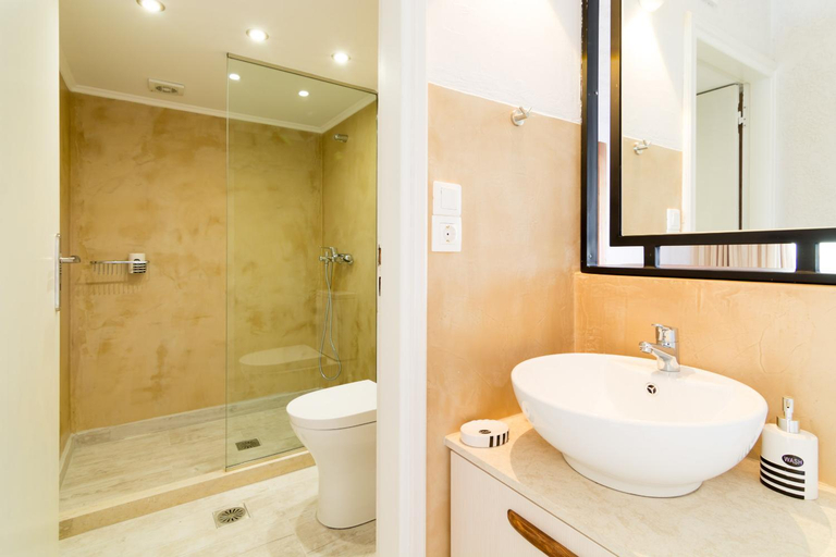 Bathroom 5, Sunrise Apartments, Crete