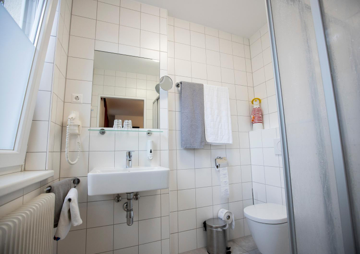Bathroom 3, Hotel-Garni Martinek, Baden