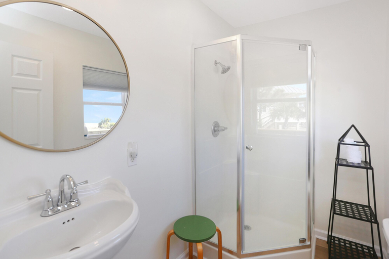 Bathroom, Brodie House, Gulf