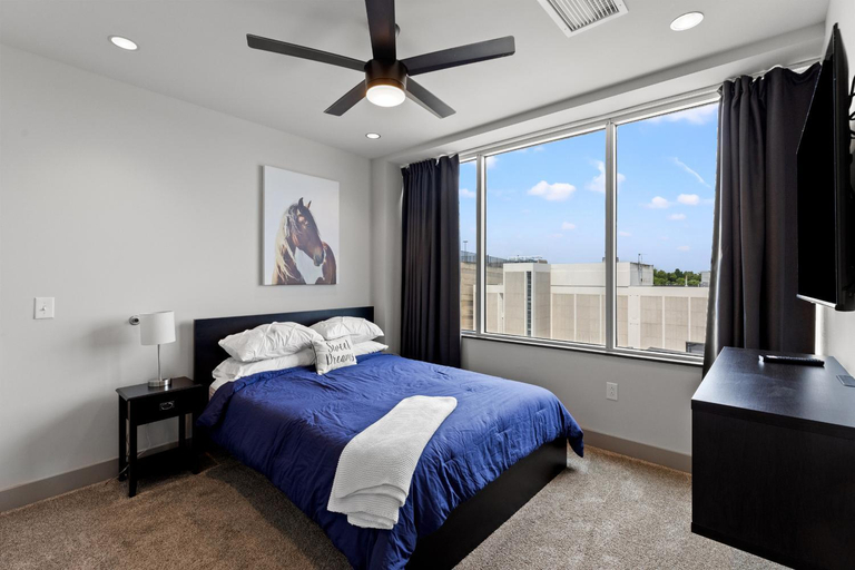Bedroom 2, 175 LEX - Walkable Downtown Lexington & Rupp Arena - Full Condos, Fayette
