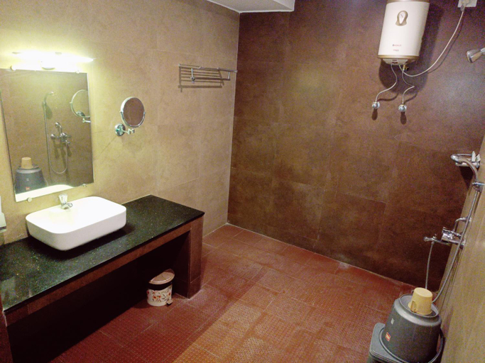 Bathroom 3, Hotel Marys Arcade, Thanjavur