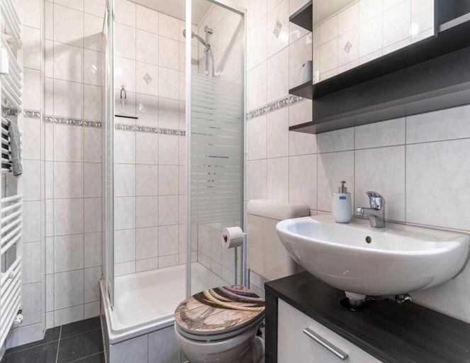 Bathroom, Charmante Ferienwohnung in Busum, Dithmarschen