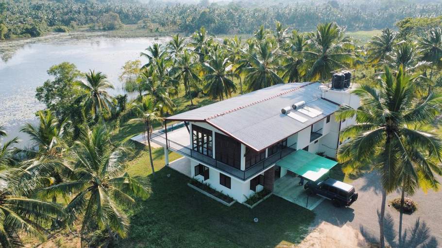 Others 5, Tsuru Villa, Embilipitiya