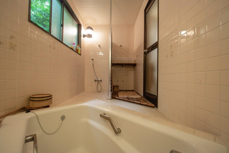 Bathroom, 『箱根登山線』駅徒歩圏内★Bus stop徒歩1分★大勢で遊びたい & 癒されたい, Hakone