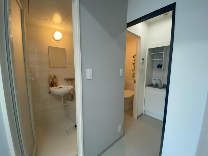 Bathroom 3, THE MOON, Atami