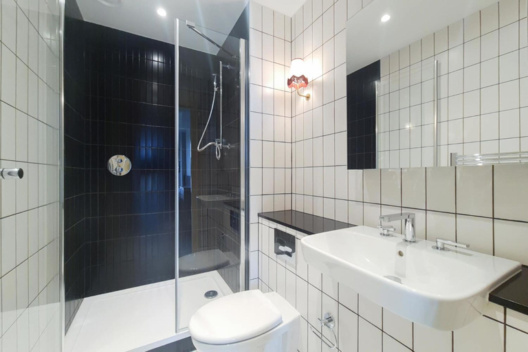 Bathroom 3, The Robinson, London