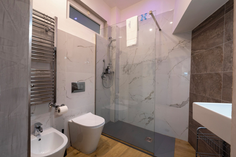 Bathroom 5, Le Marinelle, Barletta-Andria-Trani
