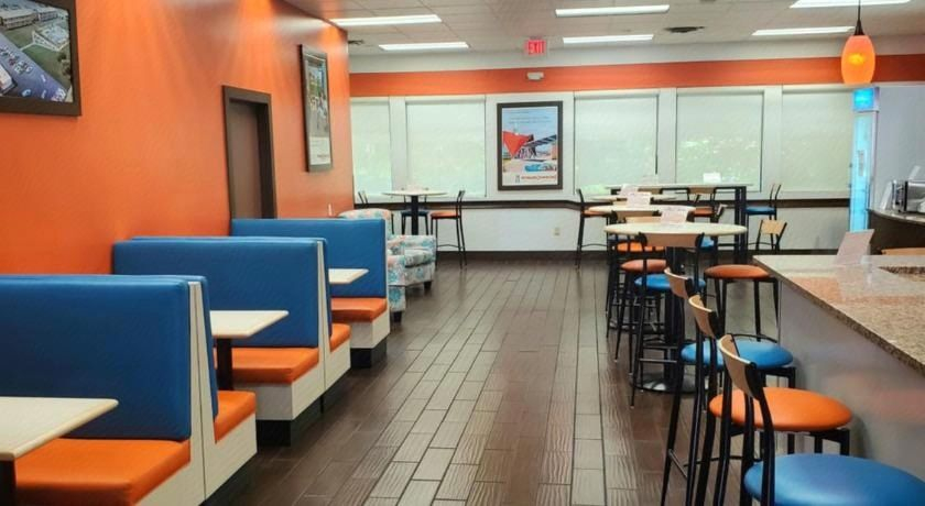 Food & Drinks 2, Howard Johnson by Wyndham Ocala FL I-75, Marion