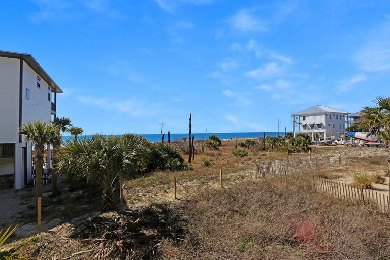 Exterior & Views 2, Brodie House, Gulf