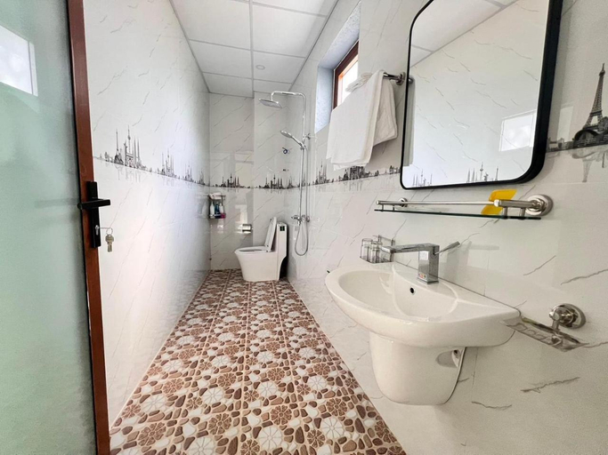 Bathroom, Nha Cua Mom, Buon Ma Thuot