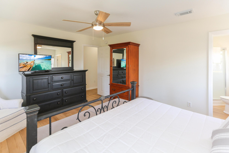Bedroom 3, Brodie House, Gulf