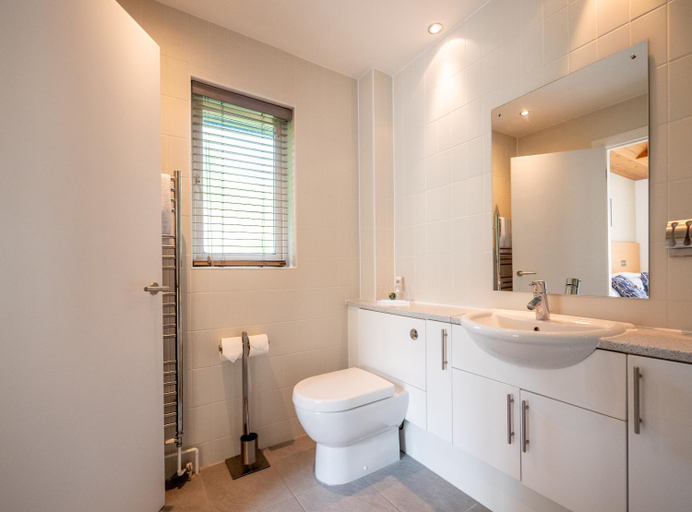 Bathroom 3, The Valley Cottages, Cornwall