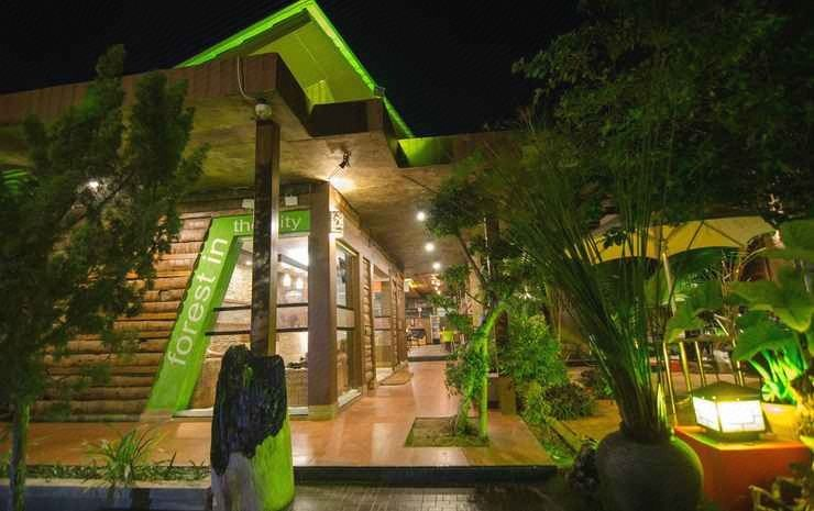 Exterior & Views
