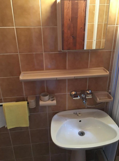 Bathroom 3, Comfortable Budva Rooms With Easy Access to Sveti Stefan