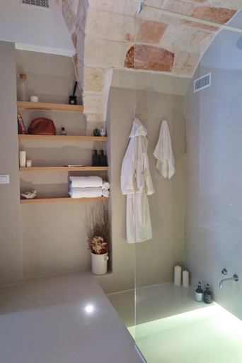 Bathroom 5, La Volpe e l'Uva, Bari