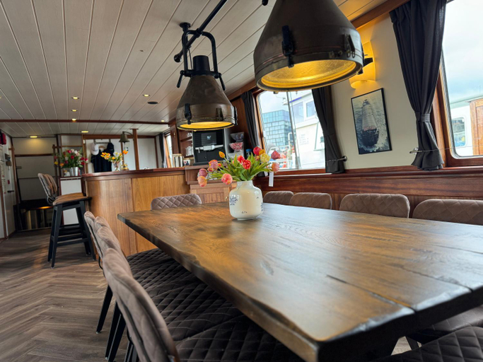 Others 5, La Mar, Amsterdam