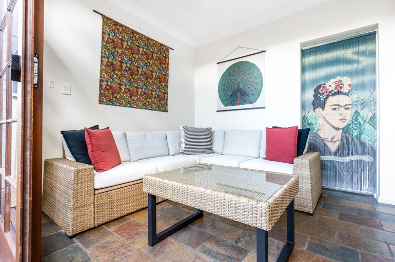 Others 3, Charming 2-Bed Home Near Enmore Theatre, Sydney