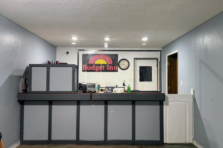 Others 5, Budget Inn, Churchill