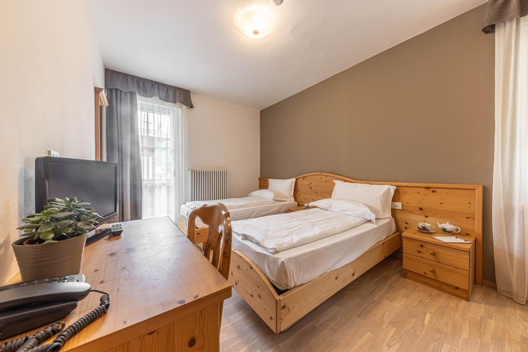 Bedroom 2, WHITE MOSS GARNi, Trento