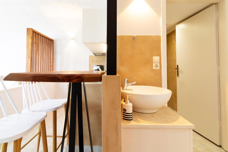 Bathroom 5, Sunrise Apartments, Crete