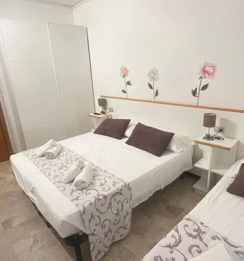 Bedroom 1, Hotel Villa Nicole, Savona