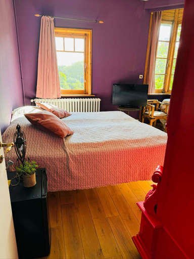 3, Ruime slaapkamers met badkamers in Belle Epoquevilla- concessiewijk De Haan, West-Vlaanderen