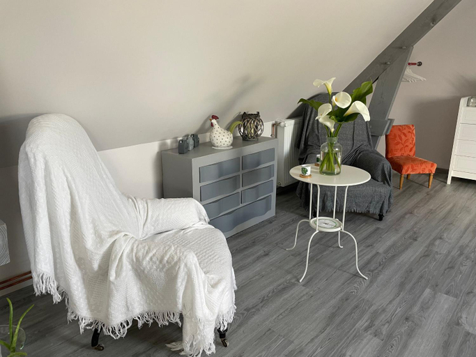 Others 5, Chambre d'hotes spacieuse et tranquille avec parking prive, Sarthe