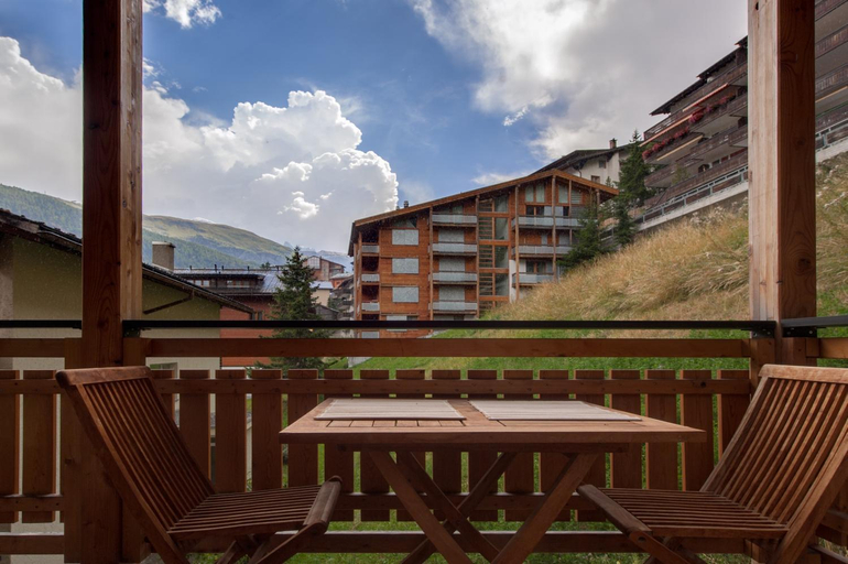 Others 3, Meric Apartment, Visp