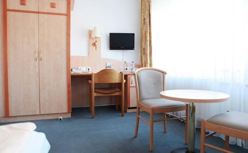 Bedroom 2, Hotel Wetterau - Self-Check-In, Wetteraukreis