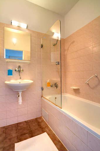 Bathroom 4, Hotel Aida, Praha 8