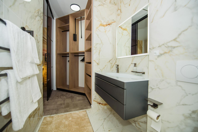 Bathroom 4, More Medici Apartments, Omiš