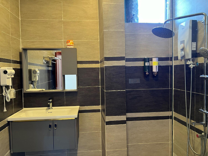 Bathroom 3, NyNa Villa Guesthouse, Kampot