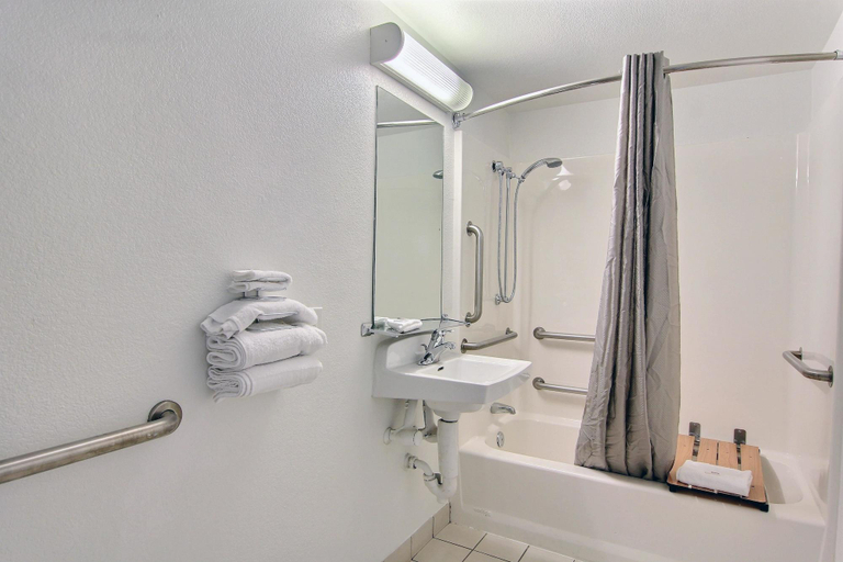 Bathroom 4, Motel 6 Austin, TX - Central Downtown UT, Travis