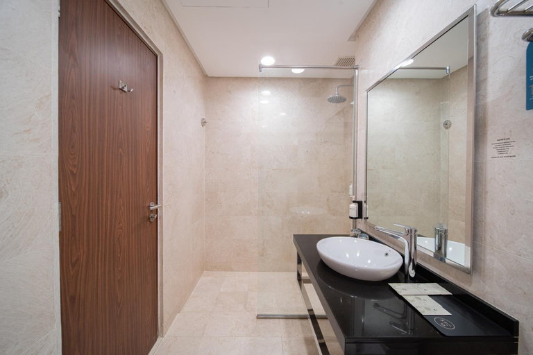 Bathroom 12