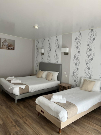 Bedroom 2, Hotel du Nord - Ville-Haute, Cantal