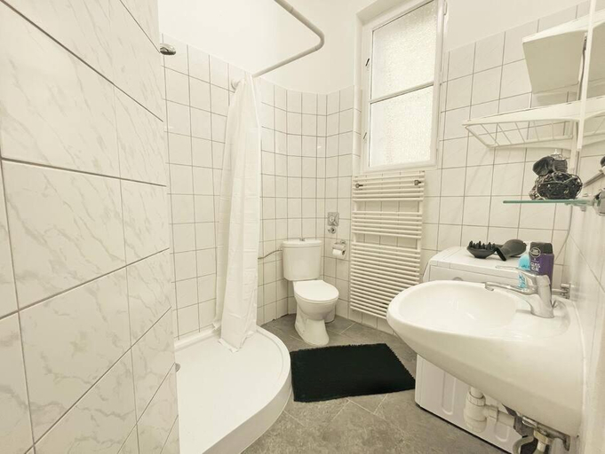 2, Y Central Station Private Rooms, Budapesti